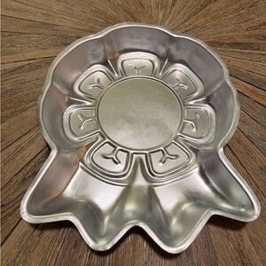 Vintage 1979 Wilton First Prize Ribbon Cake Pan Award Medal #502-2286